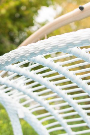 плетіння ротангом на подвійному кріслі коконі