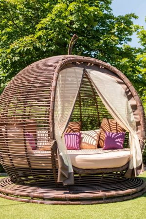 металева плетена бесідка з штучного ротангу