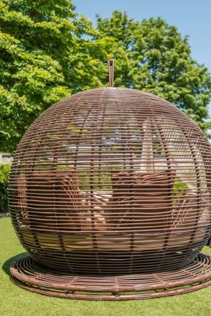 кругла бесідка з штучного ротангу