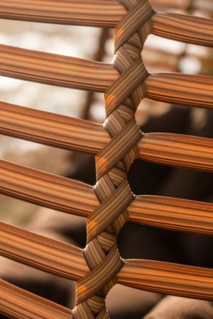 искусственный ротанг на улице