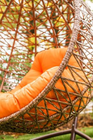 кресло из ротанга с подушкой