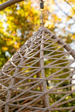 плетіння на коконі єльферо під дерево