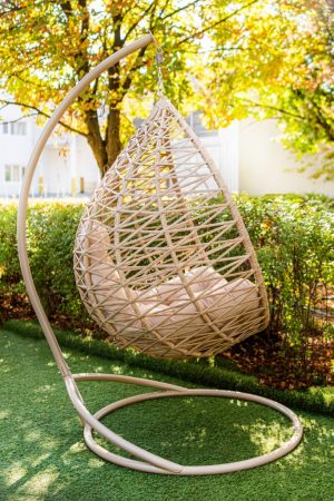 крісло кокон єльферо в бежевому кольорі