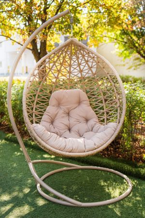 кресло кокон Эльферо в бежевом цвете