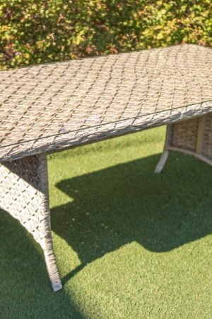 стол для улицы который не боится влаги