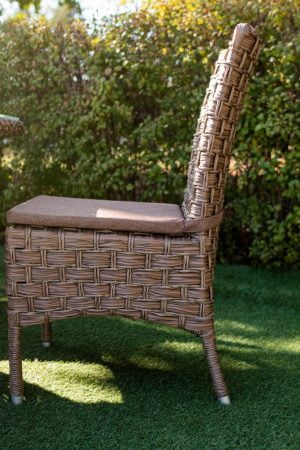 заплетеный стул из стали