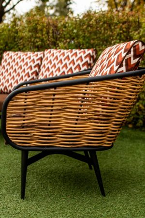 красивое качественное плетение ротангом под дерево на мебели