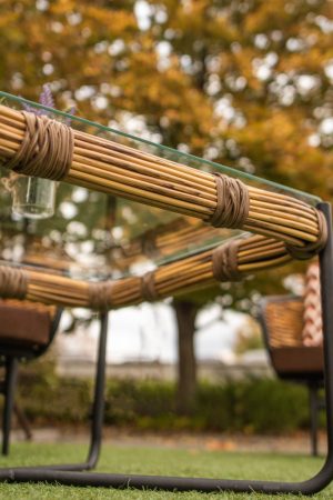 столик металлический с ротанговым плетением и стеклом