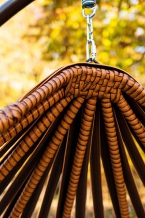 ленточный ротанг в плетении кресла кокона подвесного Апельсин