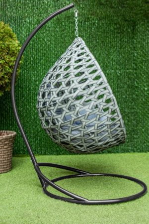 сіре підвісне крісло в наявності