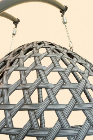 серое плетение ротангом