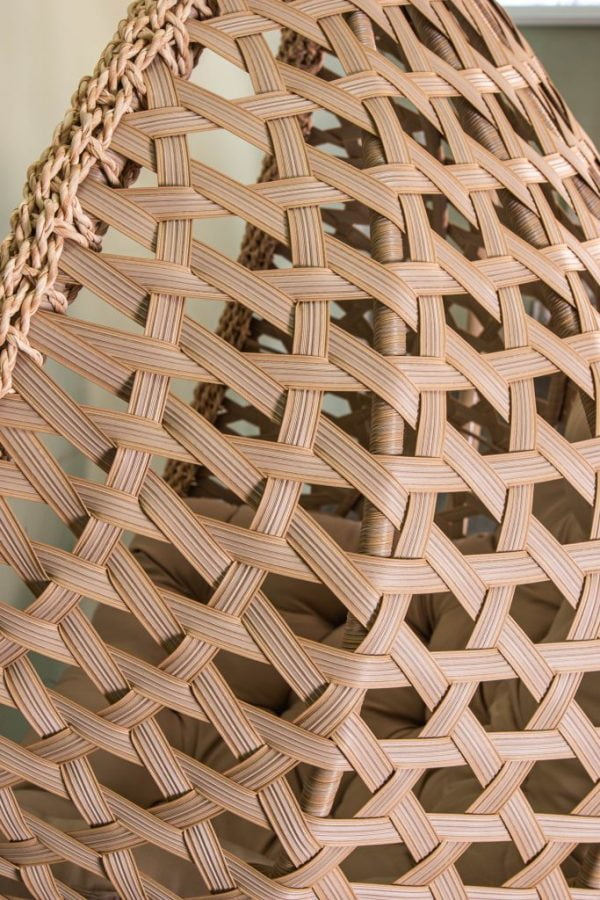плетение ротанговое на коконе кресле