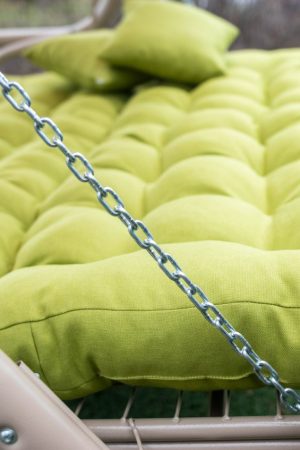 стёганые сиденья на садовых качелях