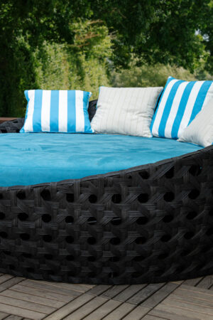 Лежак из ротанга круглый