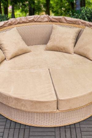 бежевая ротанговая круглая кровать для улицы