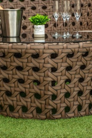 круглий столик з штучного ротангу