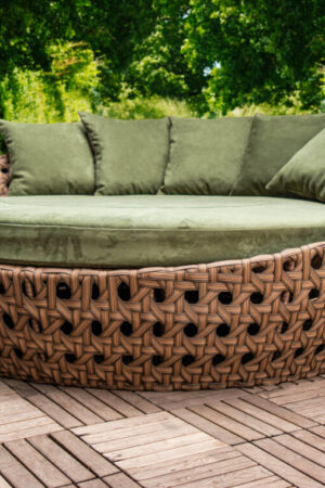 кровать уличная с круглым матрасом