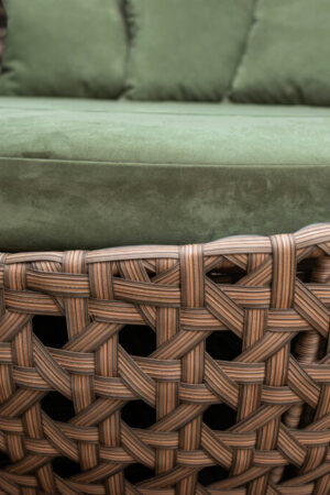 круглый диван плетеный для бассейна