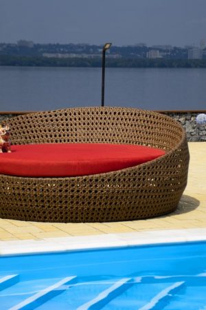 Садовая кровать из ротанга ЮМК