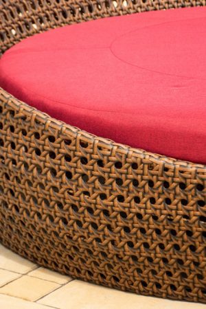 плетёный круглый шезлонг из ртанга Эмма