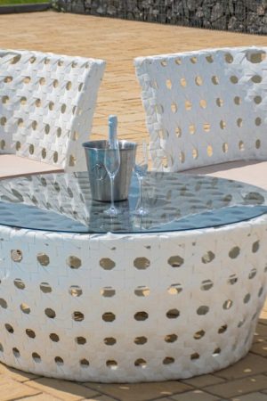 круглый стол из искусственного ротанга