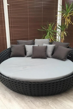 плетёная кровать из искусственного ротанга Эмма