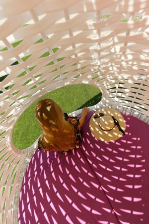 круглый пляжный лежак закрытого типа