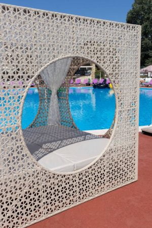 лежак квадратный с матрацом для бассейна