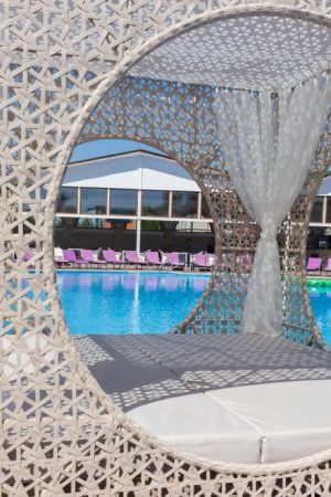 бунгало беседка возле бассейна