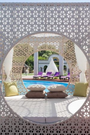 бунгало кровать зона отдыха у бассейна