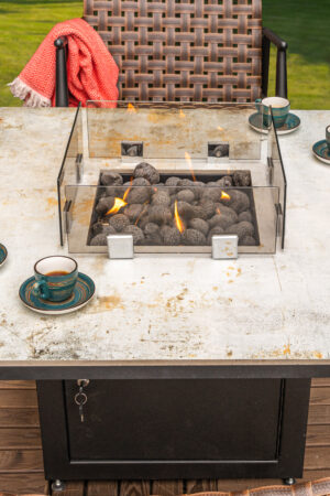 мебель уличная с огнём камином