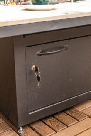 стол уличный с камином Пятница