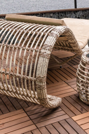 шезлонг вигнутий з ротангу Лючія