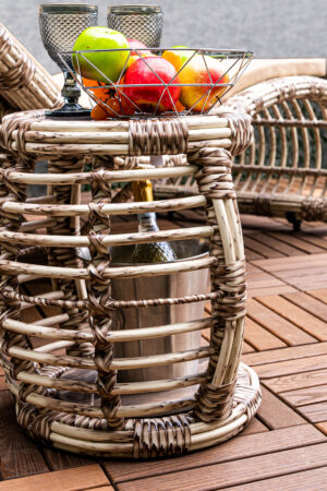 столик з ротангу