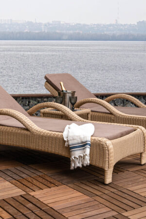 Претеный шезлонг лежак Миа
