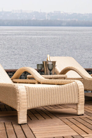 лежаки з ротангу оптом