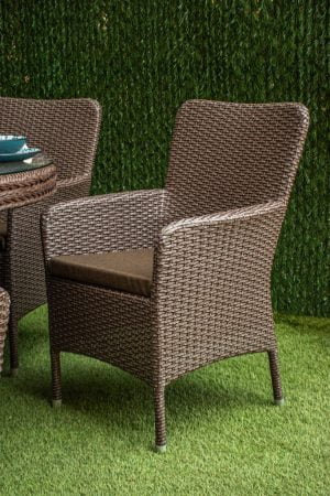 кресло с подлокотниками из ротанга