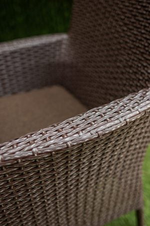 ротанг рошен на кресле плетёном