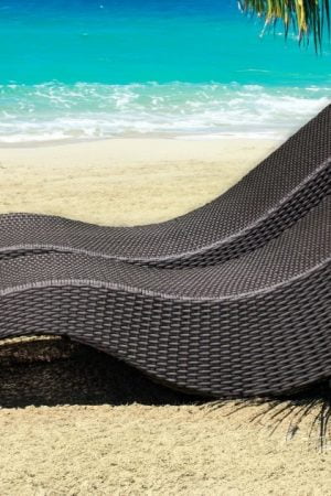 плетёные шезлонги для улицы