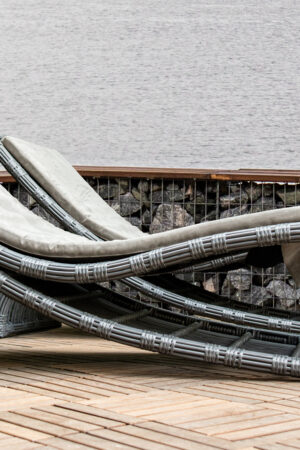 серые лежаки из ротанга беатриче