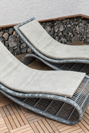 эксклюзивные шезлонги ротанг для бассейна