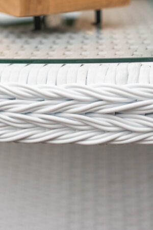 белый ротанг на мебели