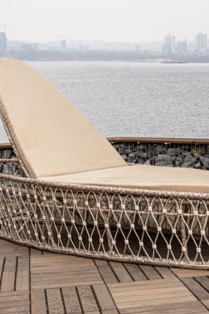 Эксклюзивный шезлонг из ротанга Патриция