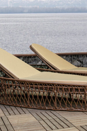 лежаки плетені з штучного ротангу купити