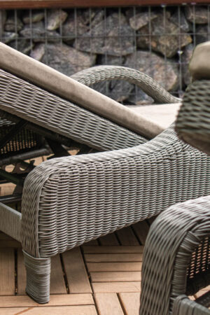Премиальные плетеные шезлонги из ротанга