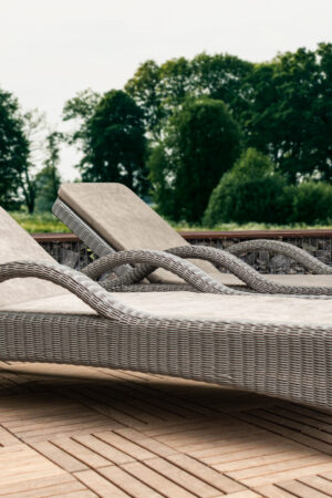 Премиальные шезлонги из ротанга