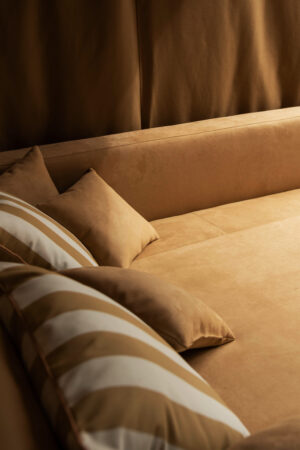 кровать диван для сада с крышей