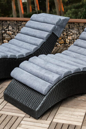 ротанговые шезлонги для террасы