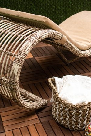 шезлонг дизайнерский из искусственного ротанга