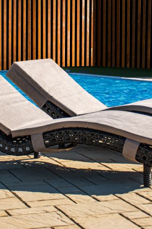 шезлонги из ротанга уличные